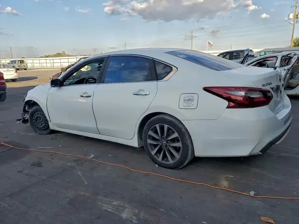 1N4AL3AP7JC118965 2018 NISSAN ALTIMA - Image 2