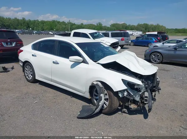 1N4AL3AP7JC122773 2018 NISSAN ALTIMA - Image 1