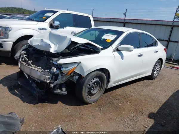 1N4AL3AP7JC128847 2018 NISSAN ALTIMA - Image 2