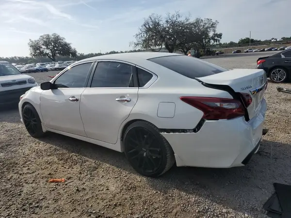 1N4AL3AP7JC136589 2018 NISSAN ALTIMA - Image 2