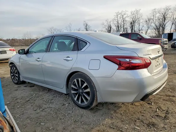 1N4AL3AP7JC138570 2018 NISSAN ALTIMA - Image 2