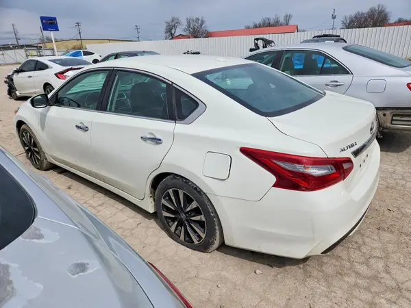 1N4AL3AP7JC144384 2018 NISSAN ALTIMA - Image 2