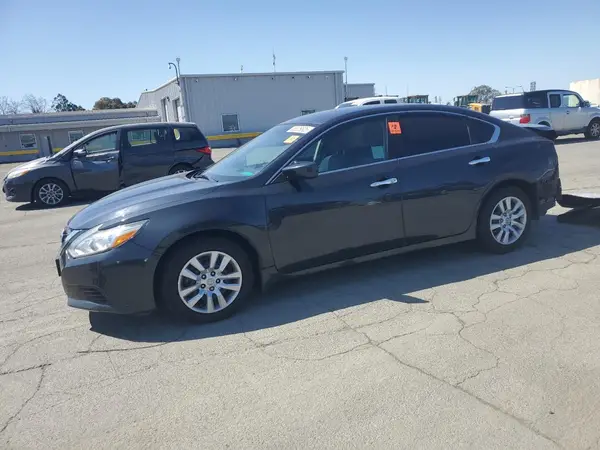 1N4AL3AP7JC147561 2018 NISSAN ALTIMA - Image 1