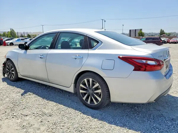 1N4AL3AP7JC154087 2018 NISSAN ALTIMA - Image 2