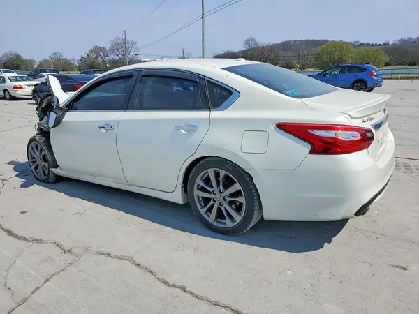 1N4AL3AP7JC154137 2018 NISSAN ALTIMA - Image 2