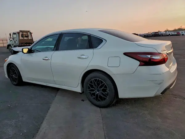 1N4AL3AP7JC159340 2018 NISSAN ALTIMA - Image 2