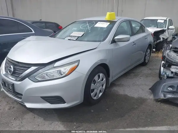 1N4AL3AP7JC161279 2018 NISSAN ALTIMA - Image 2