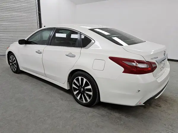 1N4AL3AP7JC169513 2018 NISSAN ALTIMA - Image 2