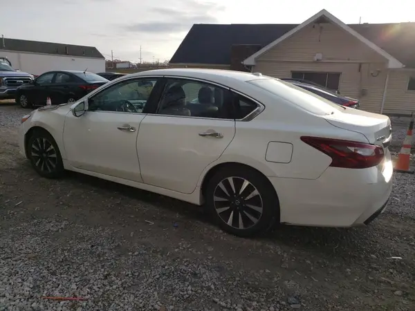 1N4AL3AP7JC175215 2018 NISSAN ALTIMA - Image 2
