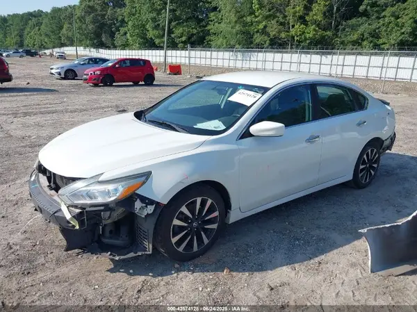 1N4AL3AP7JC188773 2018 NISSAN ALTIMA - Image 2