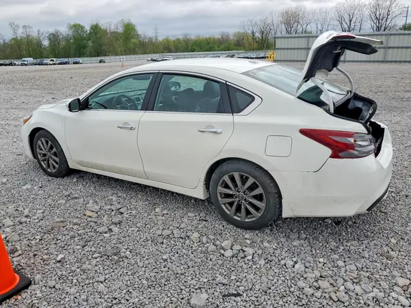 1N4AL3AP7JC196467 2018 NISSAN ALTIMA - Image 2