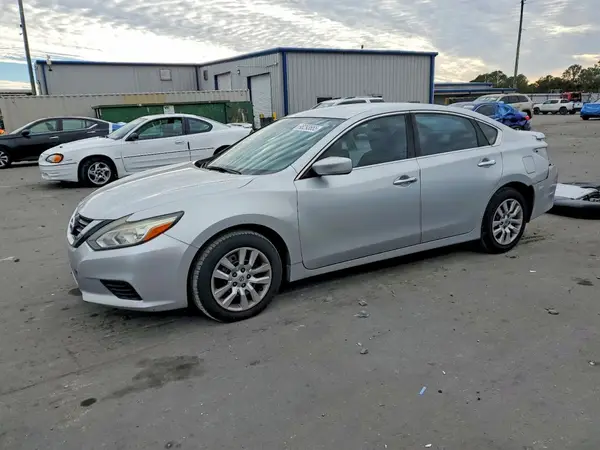 1N4AL3AP7JC196565 2018 NISSAN ALTIMA - Image 1