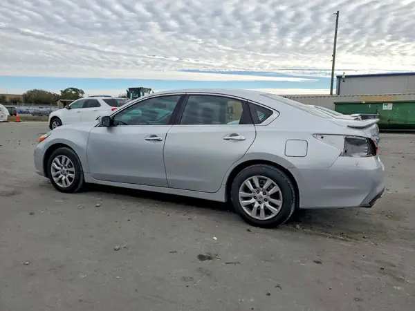 1N4AL3AP7JC196565 2018 NISSAN ALTIMA - Image 2