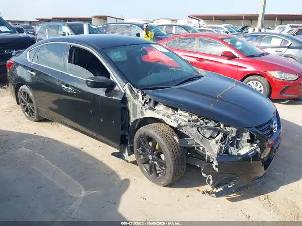 1N4AL3AP7JC196999 2018 NISSAN ALTIMA - Image 1