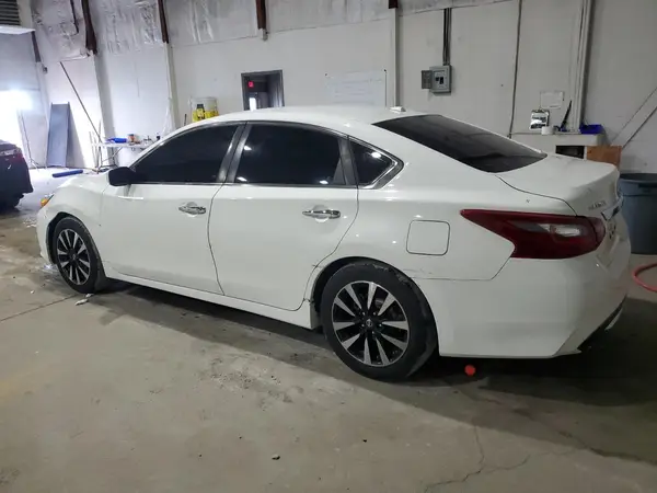 1N4AL3AP7JC198011 2018 NISSAN ALTIMA - Image 2