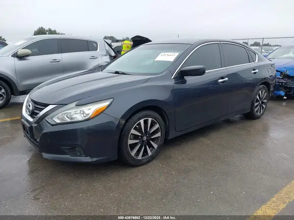 1N4AL3AP7JC200985 2018 NISSAN ALTIMA - Image 2