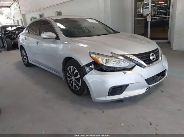 1N4AL3AP7JC211033 2018 NISSAN ALTIMA - Image 1