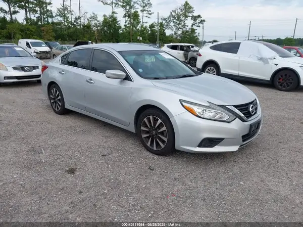 1N4AL3AP7JC211369 2018 NISSAN ALTIMA - Image 1