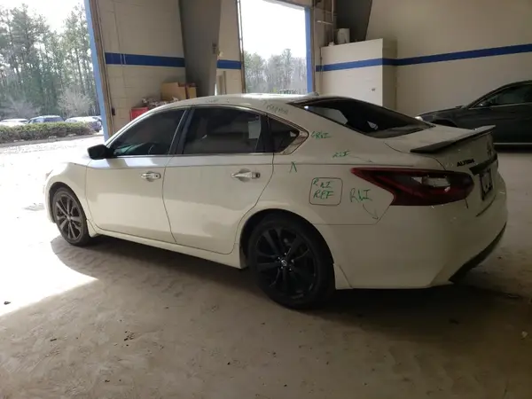 1N4AL3AP7JC213218 2018 NISSAN ALTIMA - Image 2