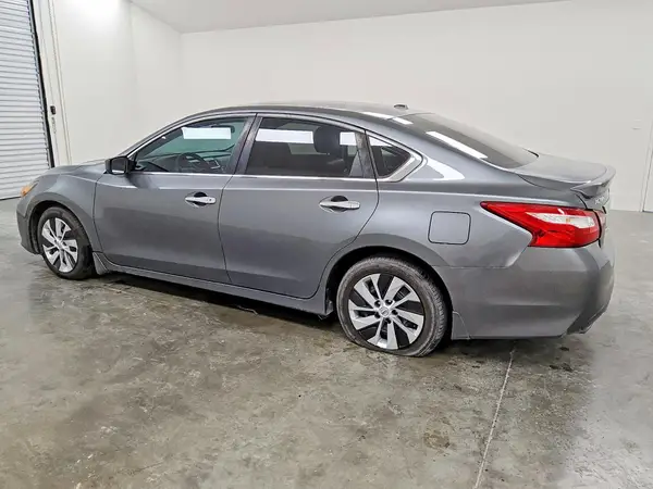 1N4AL3AP7JC215700 2018 NISSAN ALTIMA - Image 2