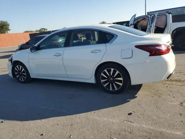 1N4AL3AP7JC216524 2018 NISSAN ALTIMA - Image 2