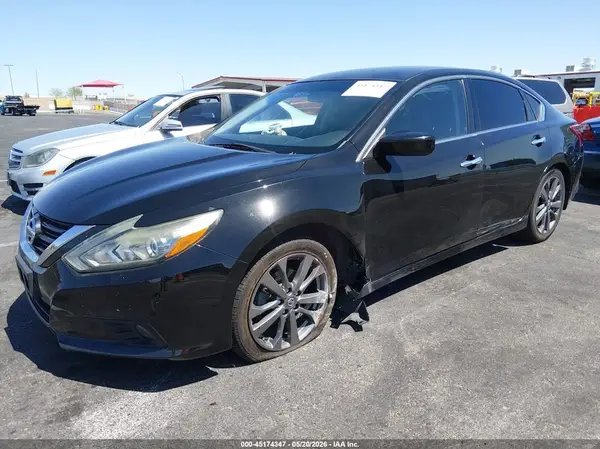 1N4AL3AP7JC219584 2018 NISSAN ALTIMA - Image 2