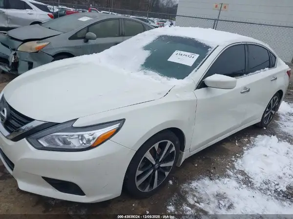 1N4AL3AP7JC224185 2018 NISSAN ALTIMA - Image 2