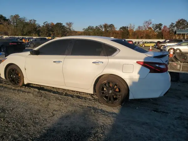 1N4AL3AP7JC237163 2018 NISSAN ALTIMA - Image 2