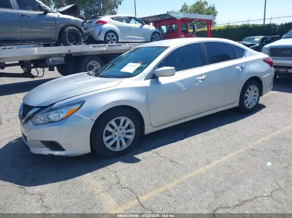 1N4AL3AP7JC238975 2018 NISSAN ALTIMA - Image 2
