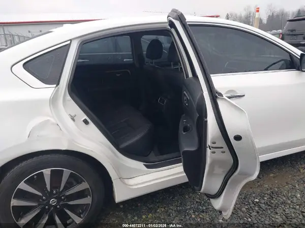 1N4AL3AP7JC239530 2018 NISSAN ALTIMA - Image 8