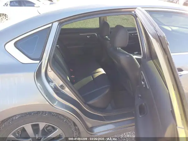 1N4AL3AP7JC240029 2018 NISSAN ALTIMA - Image 8