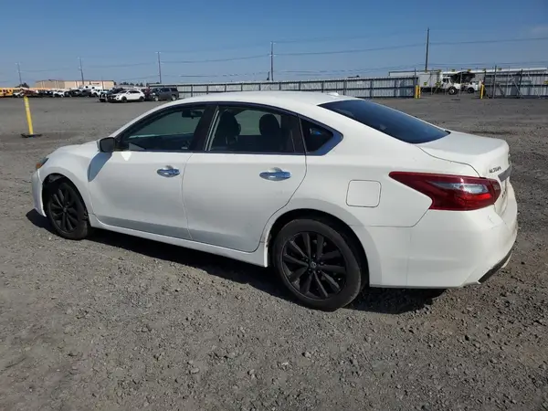 1N4AL3AP7JC243593 2018 NISSAN ALTIMA - Image 2