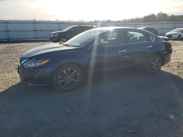 1N4AL3AP7JC245960 2018 NISSAN ALTIMA - Image 1