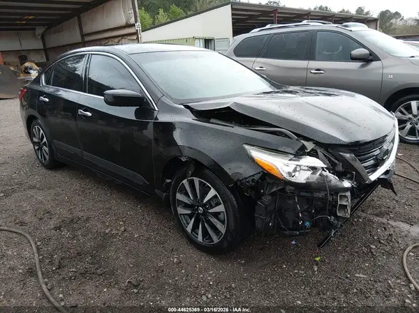 1N4AL3AP7JC246607 2018 NISSAN ALTIMA - Image 1