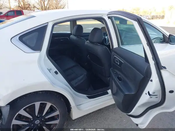1N4AL3AP7JC249300 2018 NISSAN ALTIMA - Image 8