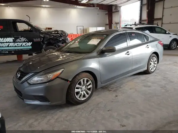 1N4AL3AP7JC250124 2018 NISSAN ALTIMA - Image 2
