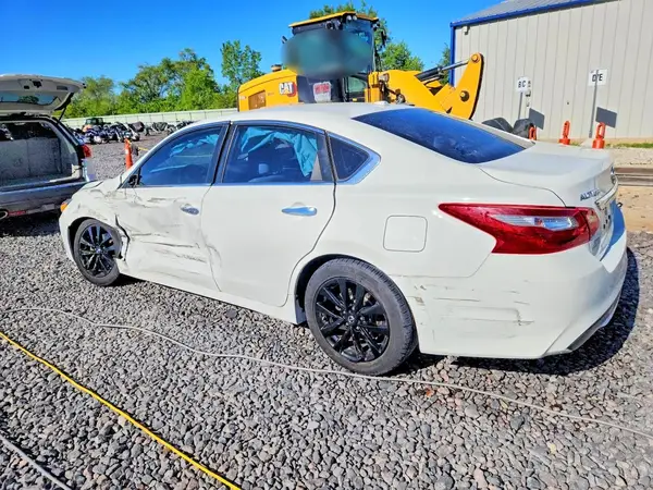 1N4AL3AP7JC260359 2018 NISSAN ALTIMA - Image 2