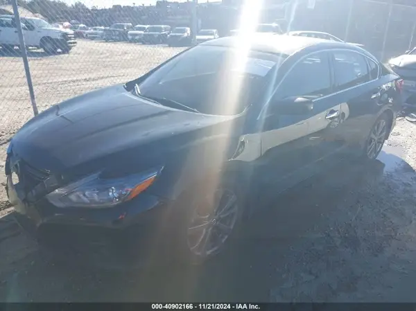 1N4AL3AP7JC273693 2018 NISSAN ALTIMA - Image 2