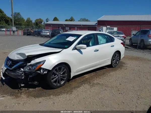 1N4AL3AP7JC275038 2018 NISSAN ALTIMA - Image 2