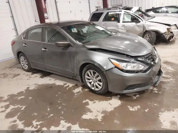 1N4AL3AP7JC275718 2018 NISSAN ALTIMA - Image 1