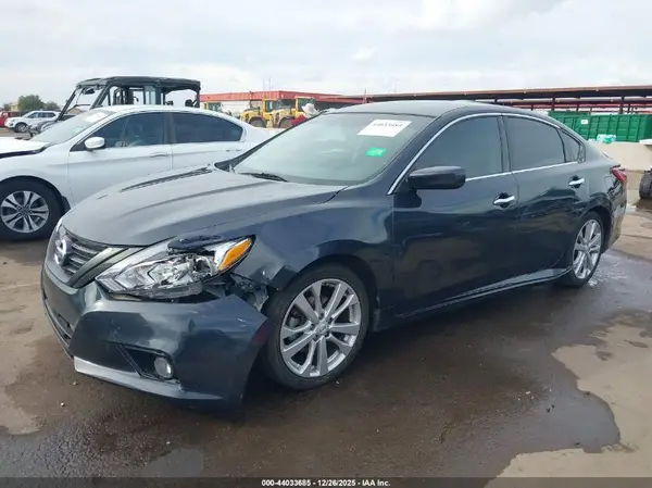 1N4AL3AP7JC275816 2018 NISSAN ALTIMA - Image 2