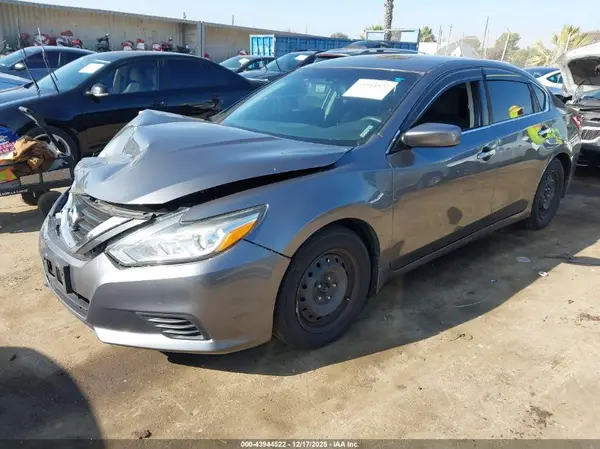 1N4AL3AP7JC297623 2018 NISSAN ALTIMA - Image 2