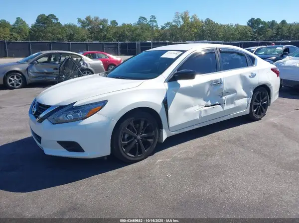 1N4AL3AP7JC476809 2018 NISSAN ALTIMA - Image 2