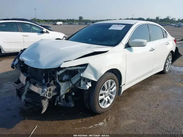 1N4AL3AP7JC479984 2018 NISSAN ALTIMA - Image 2