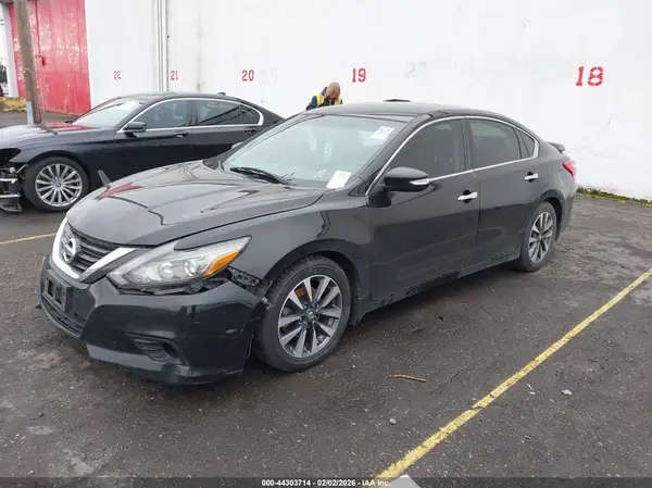 1N4AL3AP8HC113011 2017 NISSAN ALTIMA - Image 2