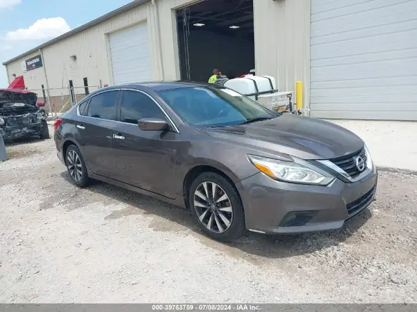 1N4AL3AP8HC117379 2017 NISSAN ALTIMA - Image 1