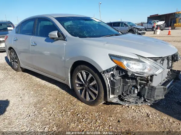 1N4AL3AP8HC120329 2017 NISSAN ALTIMA - Image 1