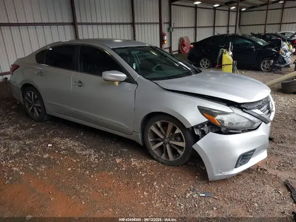 1N4AL3AP8HC124722 2017 NISSAN ALTIMA - Image 1