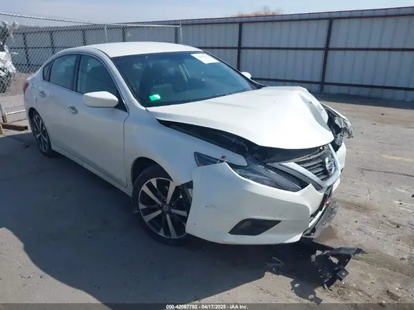1N4AL3AP8HC128592 2017 NISSAN ALTIMA - Image 1