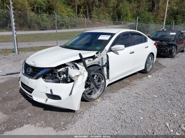 1N4AL3AP8HC129631 2017 NISSAN ALTIMA - Image 2